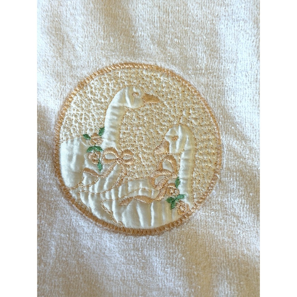 Vintage Swan Appliqué Towels Set 2 Made in USA Romantic Cottage Bath Decor 30x16 - Picture 2 of 9